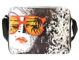 TORBA MŁODZIEŻOWA NA RAMIĘ OKULARY TWARZ KOBIETA